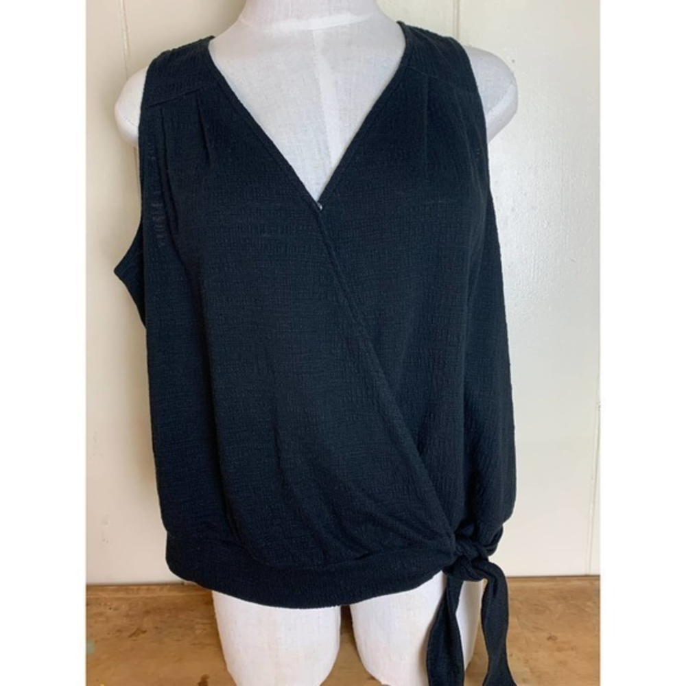 Universal Thread Top‎ Women's Medium